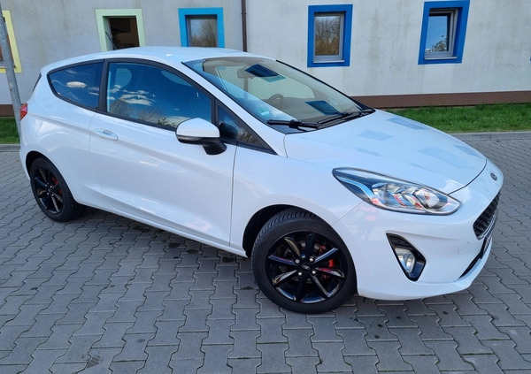 Ford Fiesta cena 36900 przebieg: 61500, rok produkcji 2018 z Brzostek małe 667